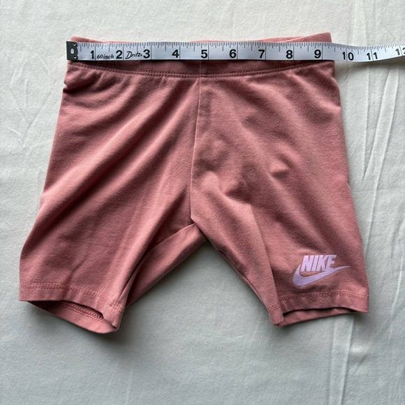 Nike girls cotton shorts set includes tie-dye boxy shirt matching bike shorts - Picture 9 of 11
